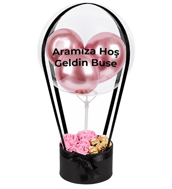 Balonlu Yuvarlak Siyah Kutuda Çikolatalı Yapay Pembe Gül