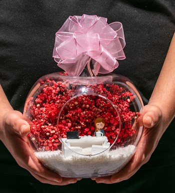Teraryum Kadınlar Günün Kutlu Olsun - Pembe - Sarışın Mavi Elbiseli görsel 2